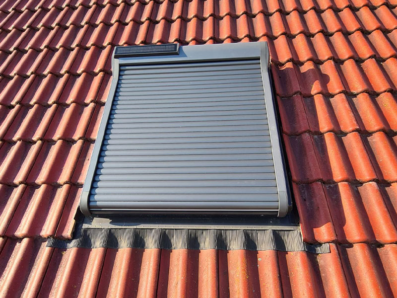 Solardachrollladen in Saal