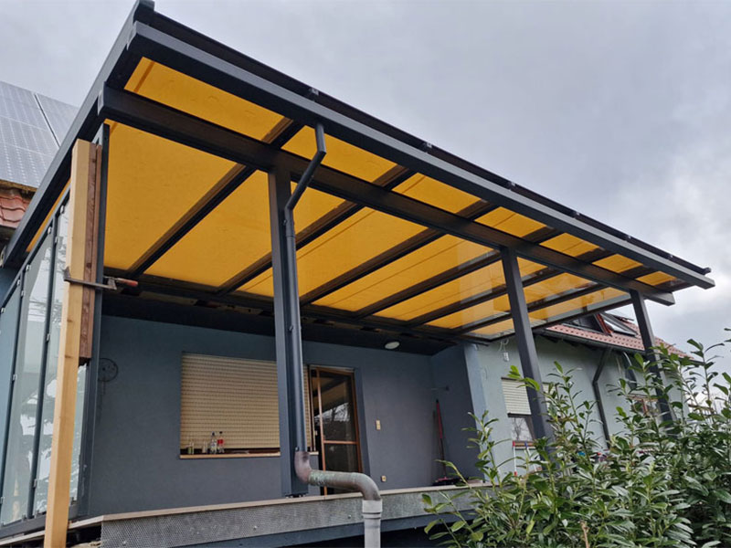 Glasüberdachung mit Markise in Painten